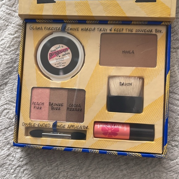 BENEFIT MAKEUP - Picture 4 of 6
